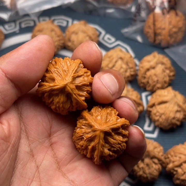 文玩核桃吊坠大*人三棱