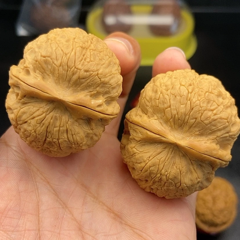 【闪购商品】把件文玩核桃40尺牡丹绣球50.7克