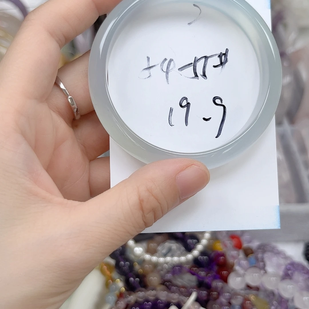 未镶嵌手镯石英质玉