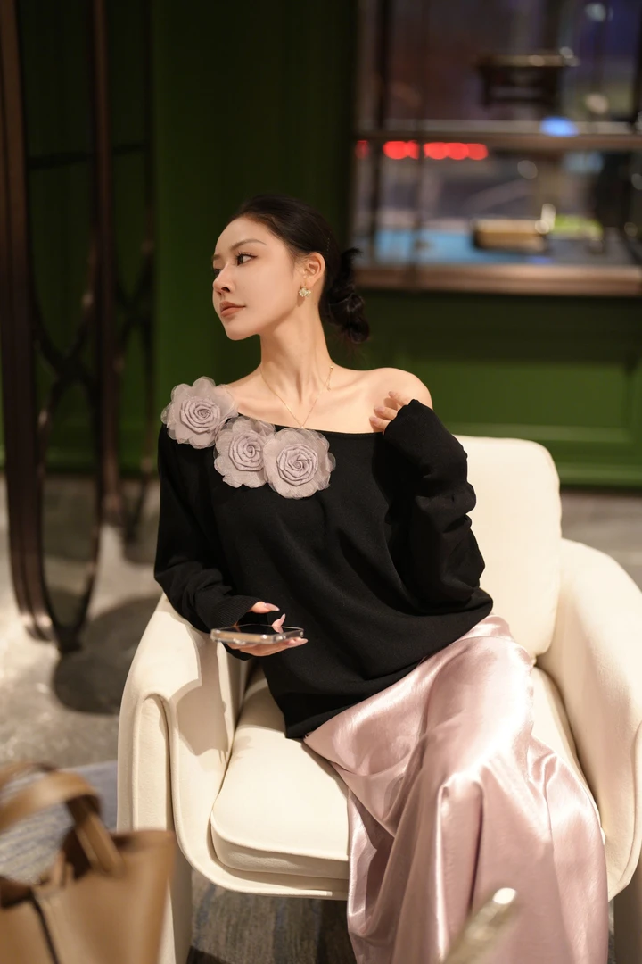 千金风气质显瘦设计感重工立体粉色玫瑰花上衣缎面半身裙两件套装