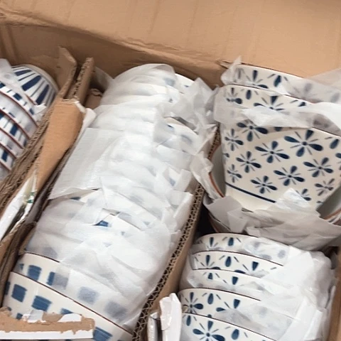 微瑕，不能明火，口径12，高度7默认发四个5英寸斗笠碗