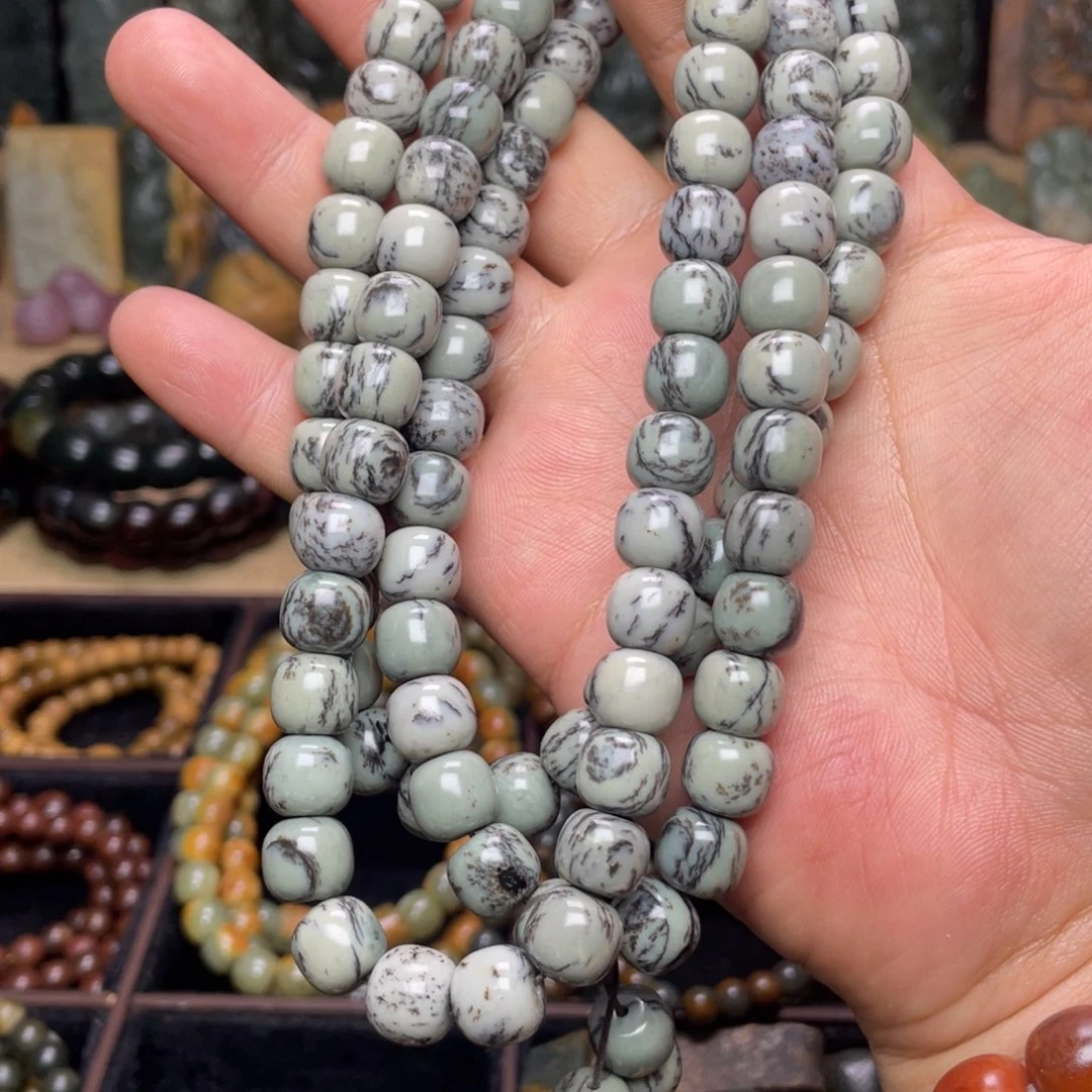 透闪石质玉未镶嵌颈饰10×9