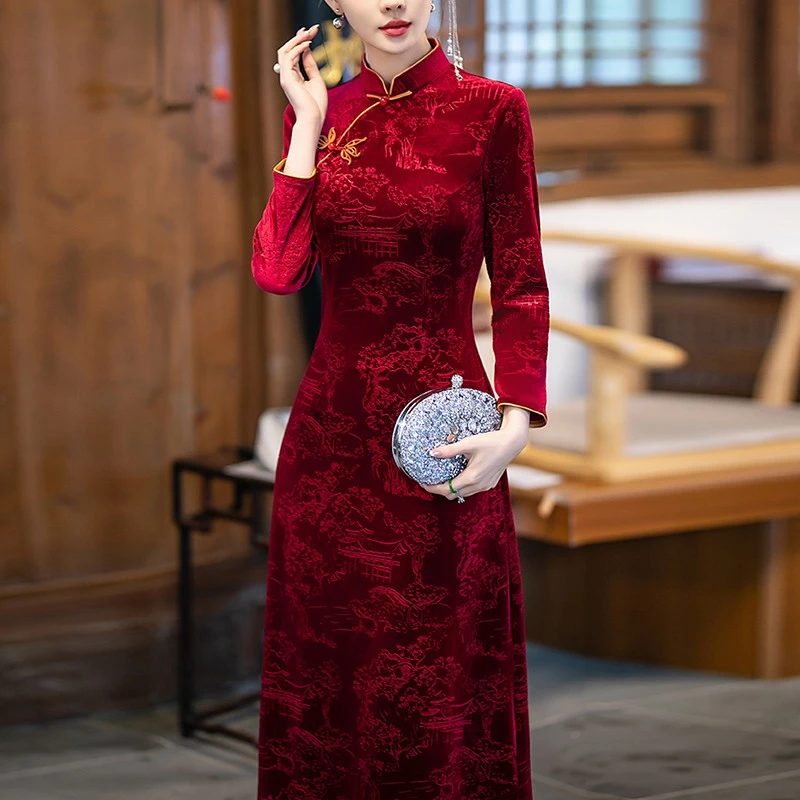 三四月份喜婆婆婚宴装2025新款高贵年轻红色旗袍妈妈礼服平时可穿