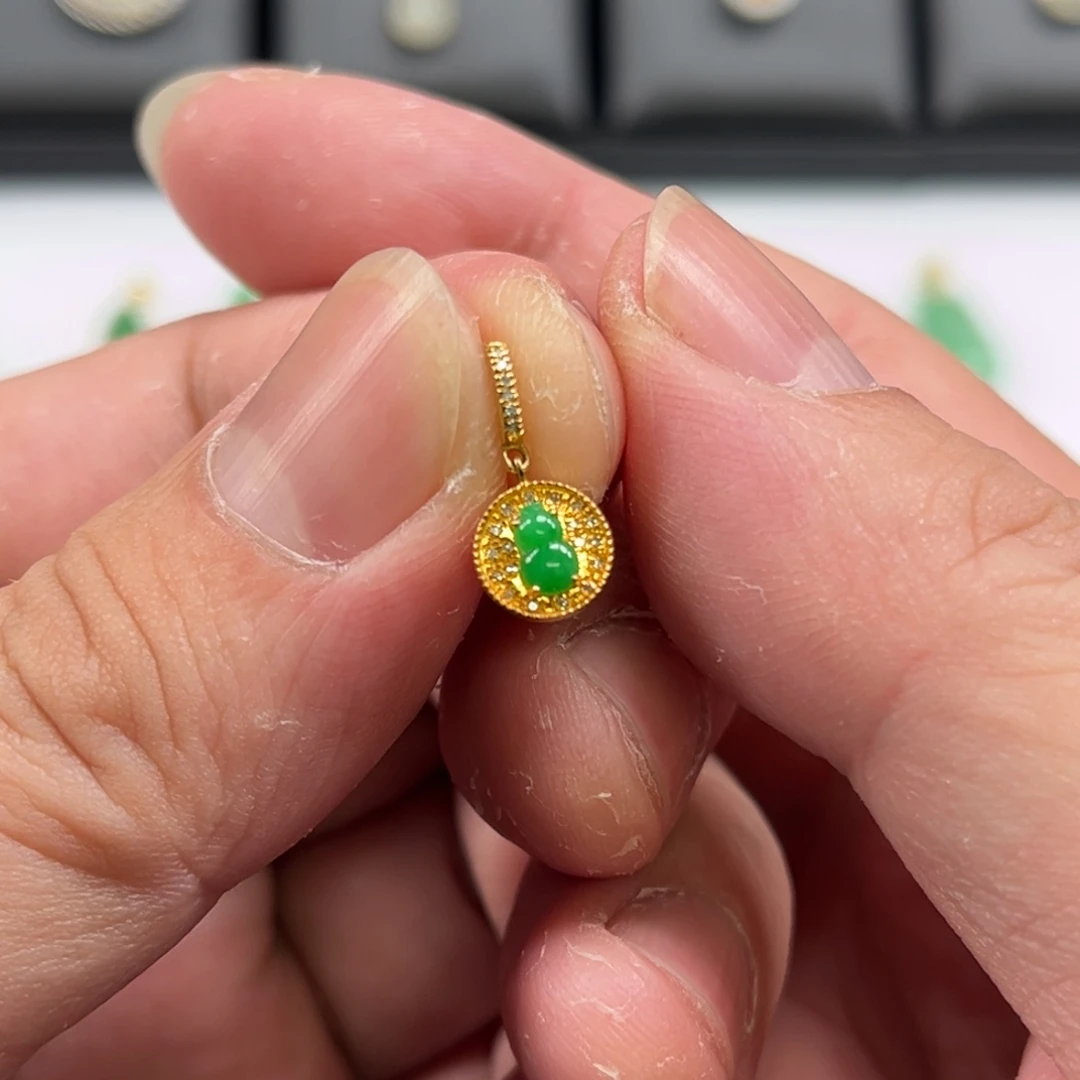 翡翠18K金镶嵌颈饰福利