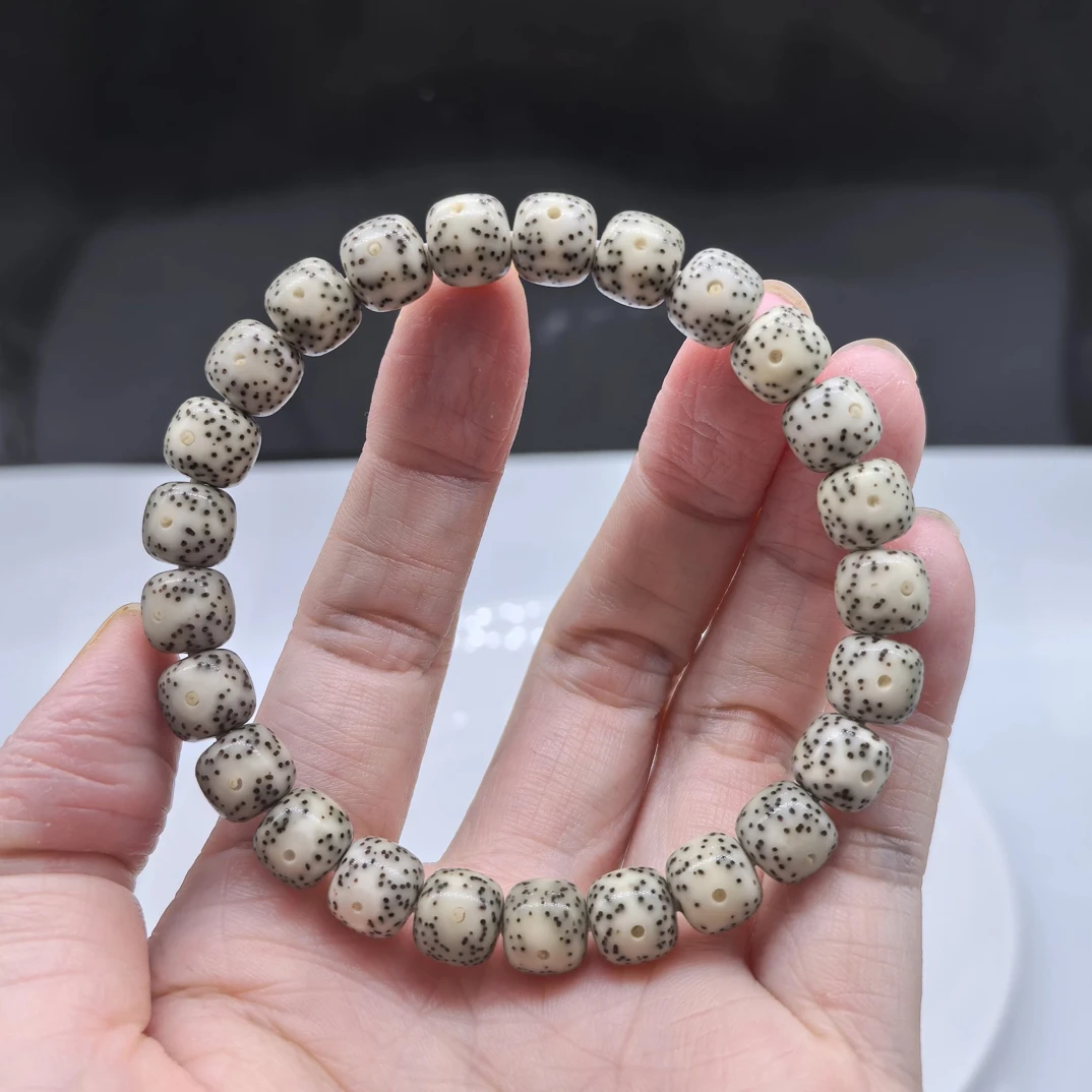 新人入门级海南石玉料糯冰9X8正月眼睛一体双留白小散星