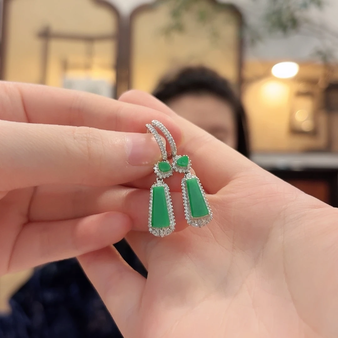 翡翠18K金镶嵌耳饰