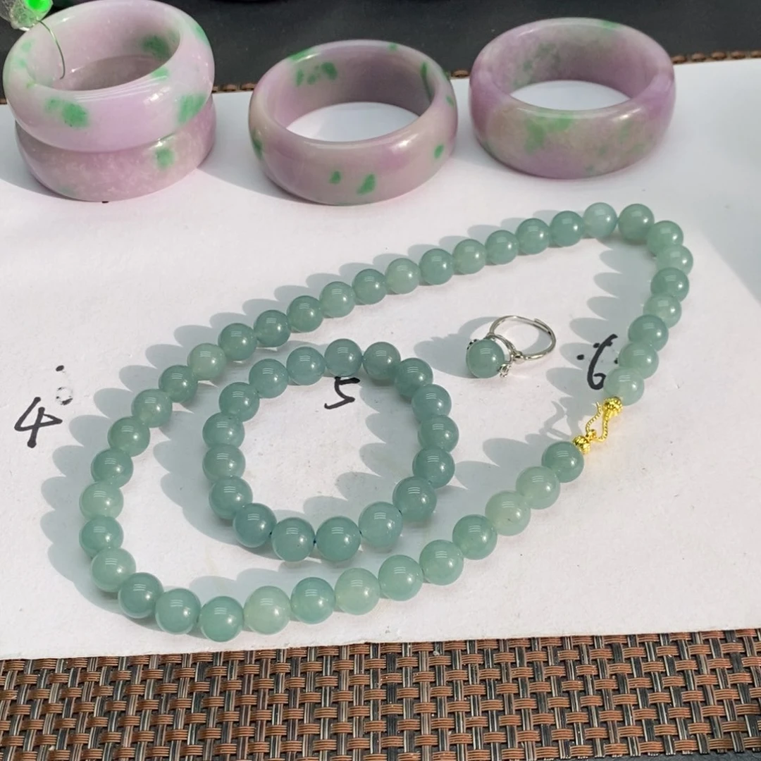 未镶嵌石英质玉珠宝奇石