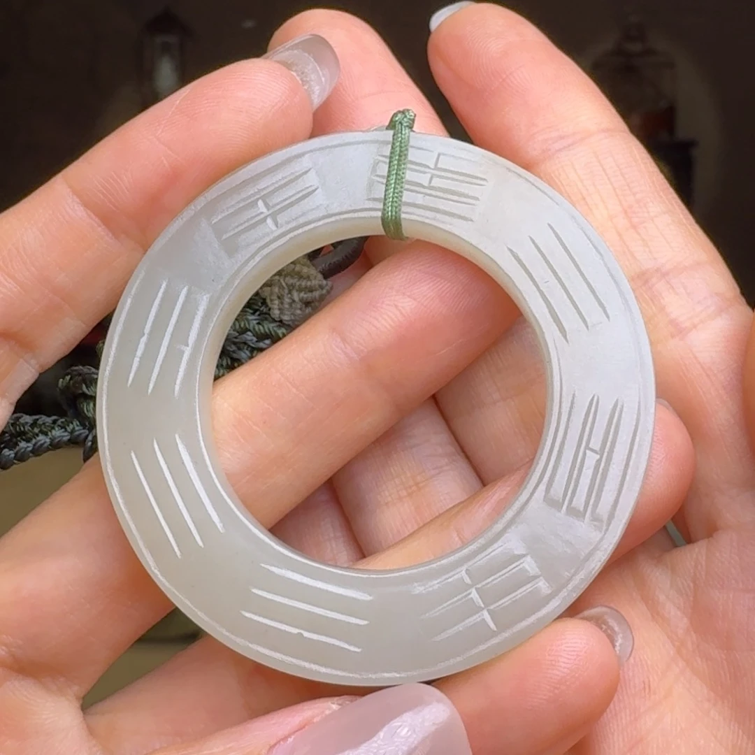 和田玉未镶嵌颈饰溜**中