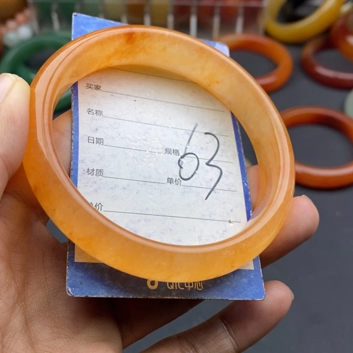 未镶嵌手镯石英质玉