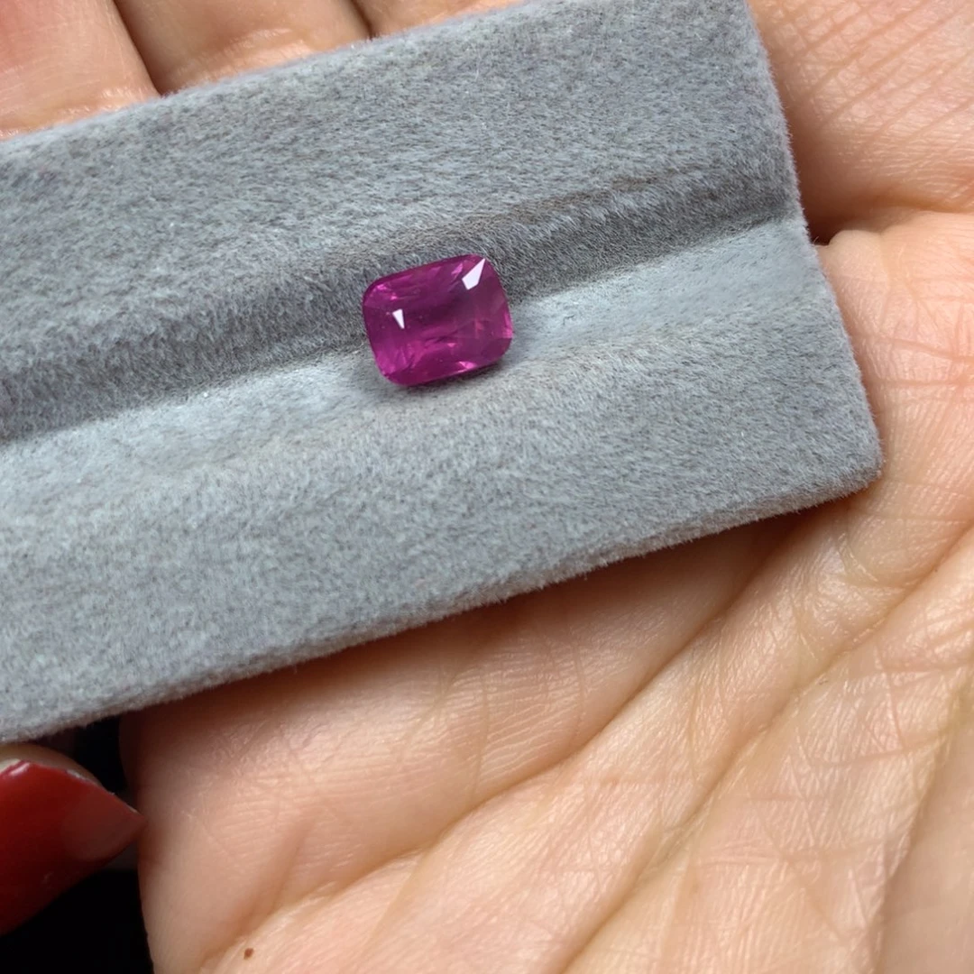 尖晶石裸石未镶嵌2.03ct马亨盖