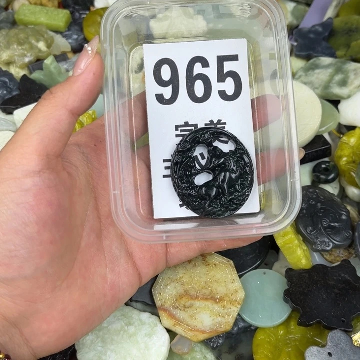 蛇纹石玉足银镀金镶嵌颈饰