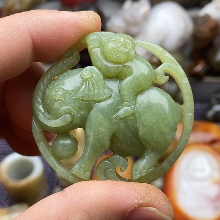 未镶嵌蛇纹石玉颈饰