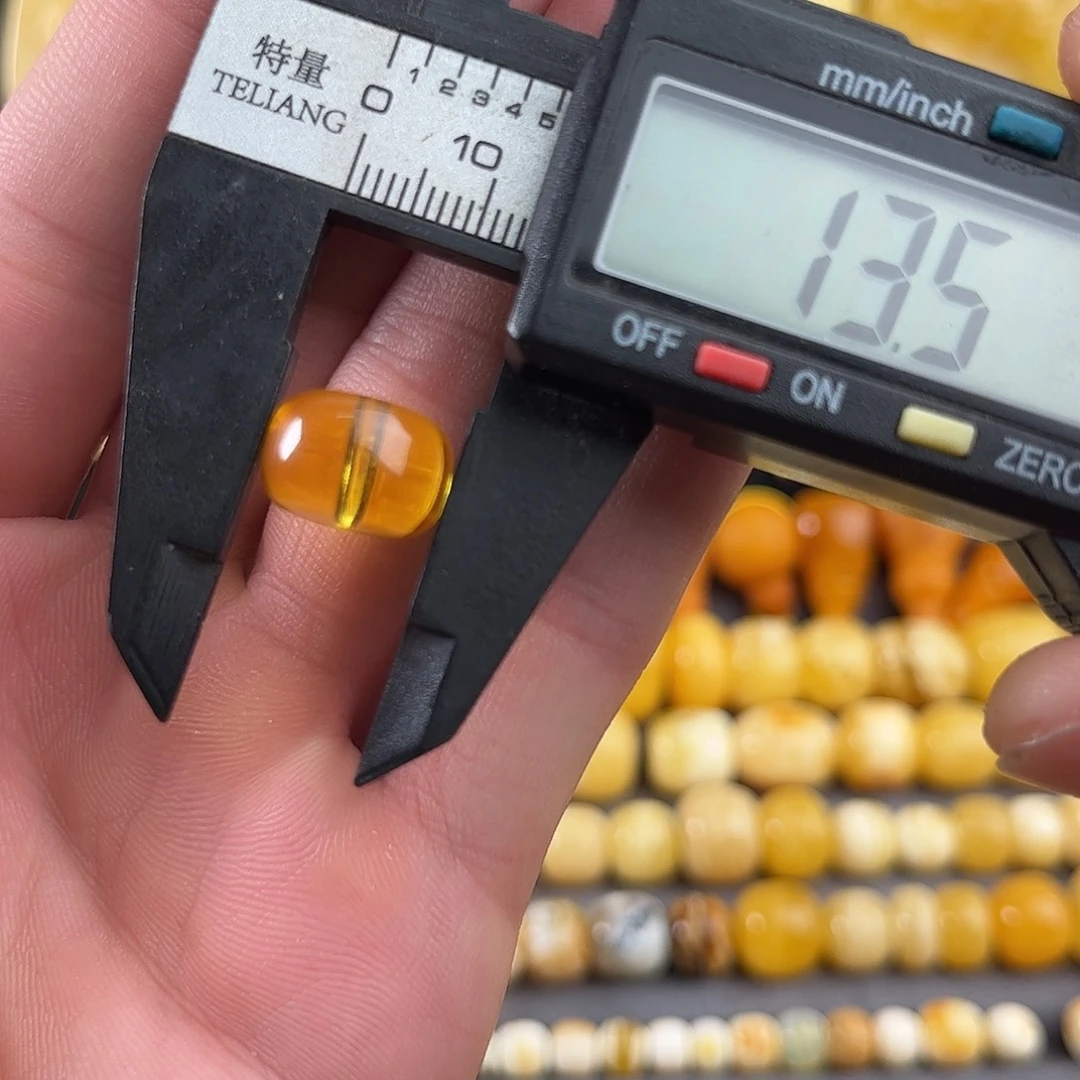 蜜蜡未镶嵌珠宝奇石