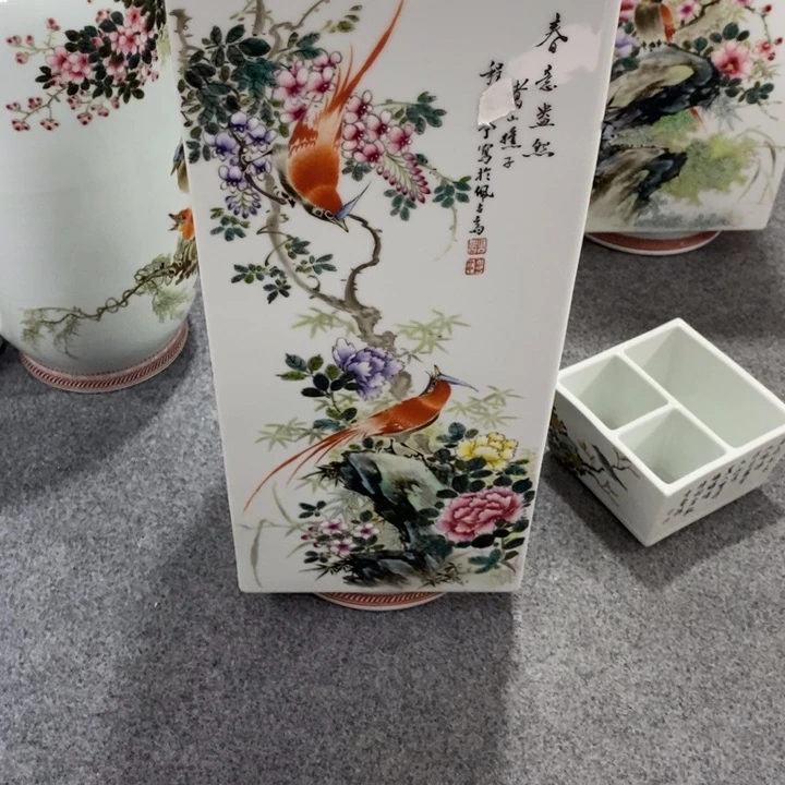 景德镇陶瓷工艺品六**士