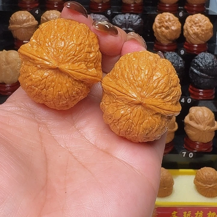 文玩核桃把件金丝绣球…………89