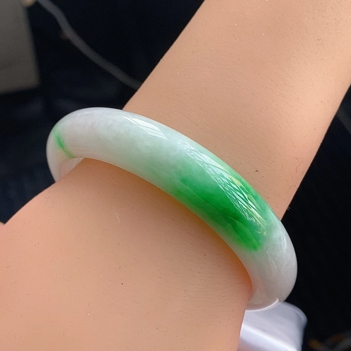 翡翠手镯未镶嵌21白底青左右挂色21
