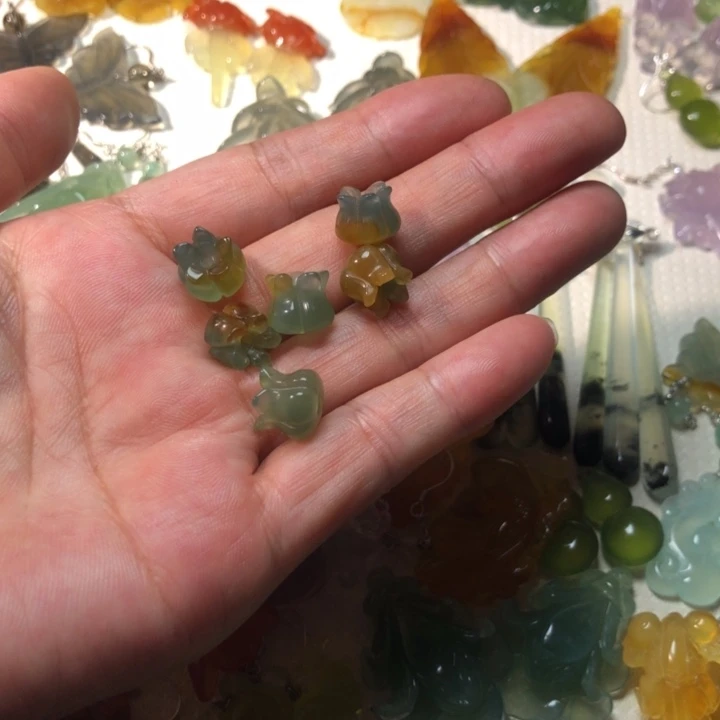 顺***意蛇纹石玉未镶嵌耳坠