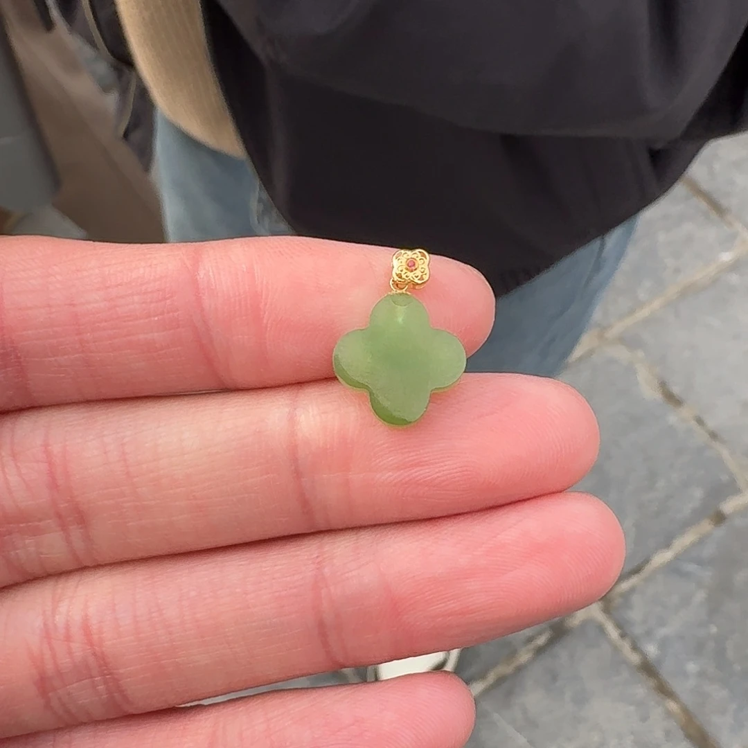 和田玉四叶草18K金镶嵌215门总卡12左右