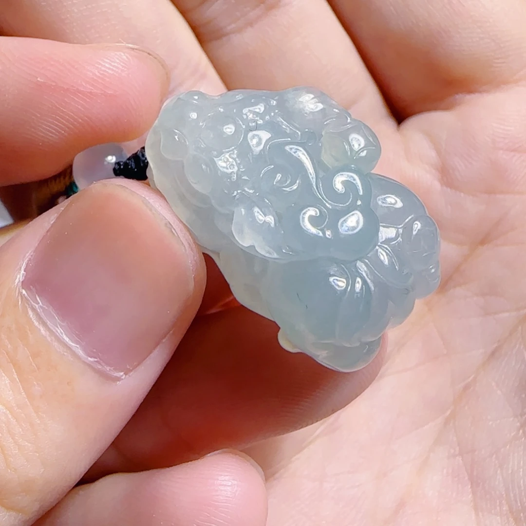 翡翠未镶嵌颈饰貔貅