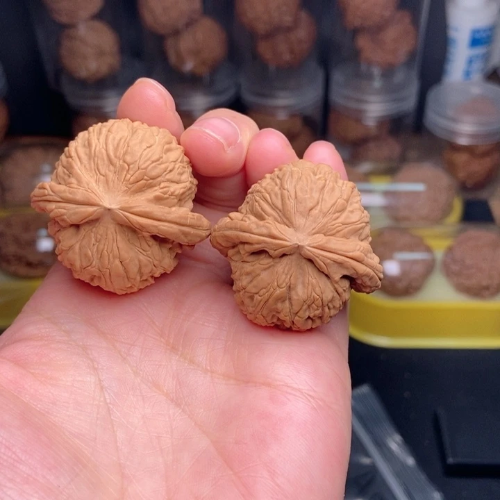 文玩核桃吊坠白狮子38尺