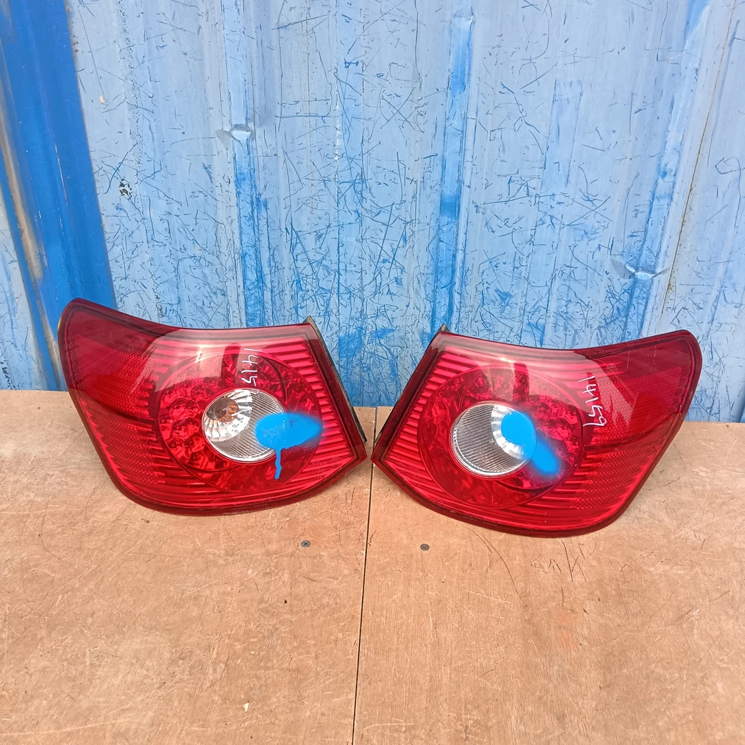 适用于一汽威志v2三厢后尾灯刹车灯倒车灯防