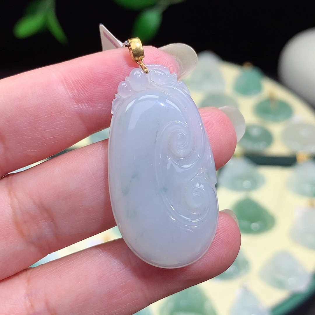 翡翠18K金镶嵌颈饰如意