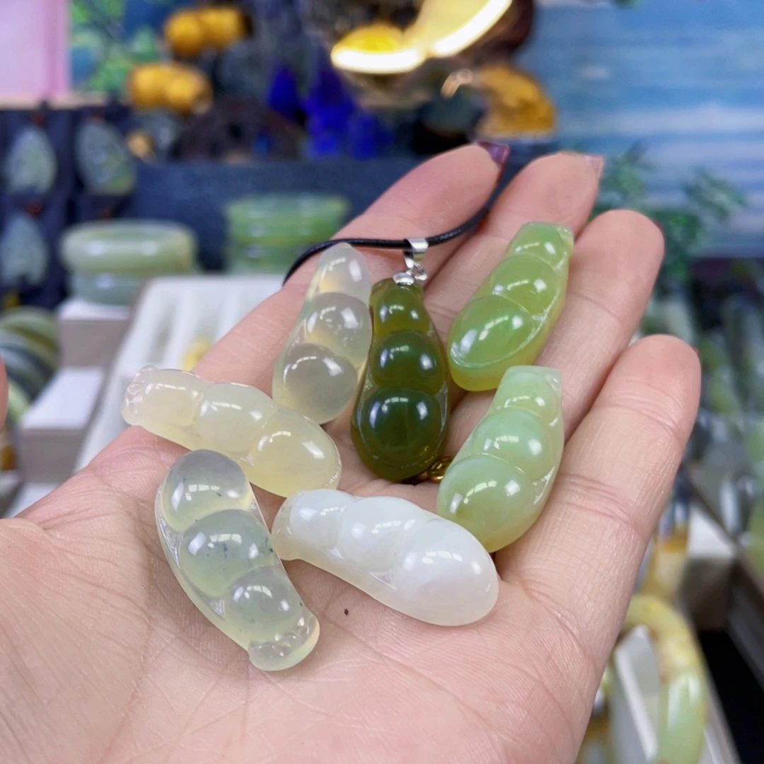 蛇纹石玉颈饰未镶嵌