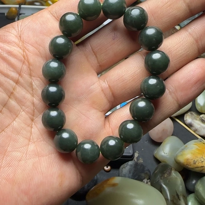 颈饰未镶嵌和田玉（子料）