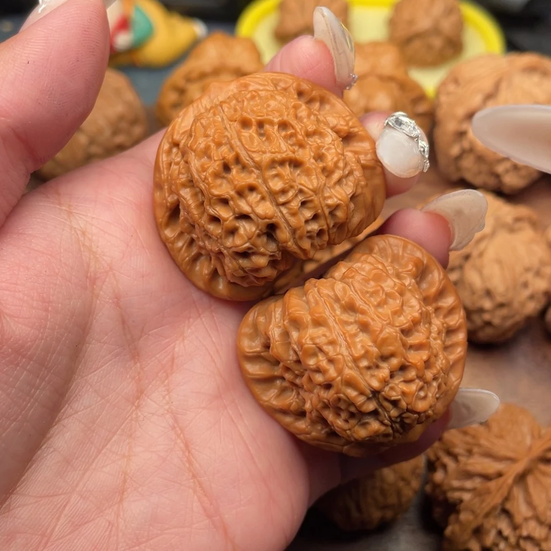 文玩核桃吊坠同树血麒麟39精配，复刻底