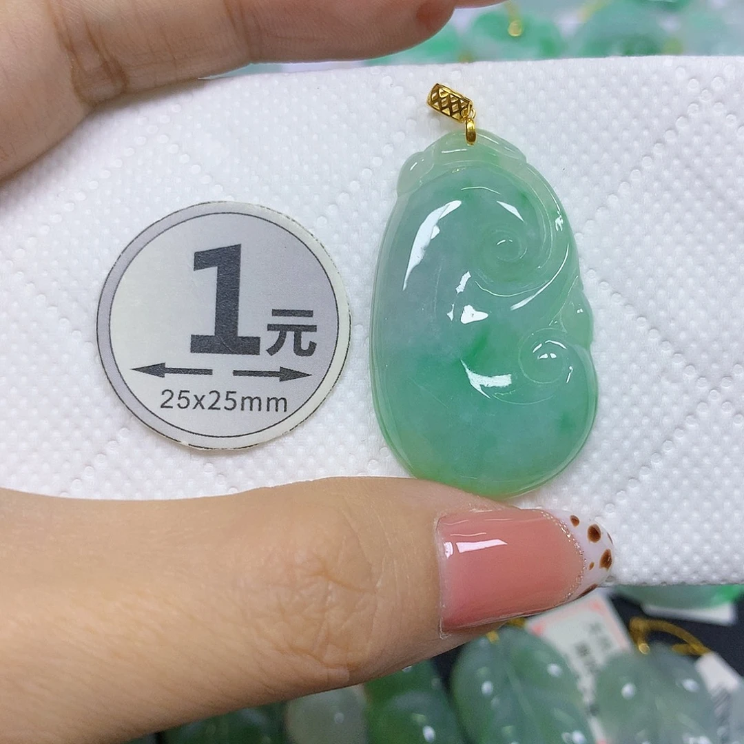 颈饰18K金镶嵌翡翠挂件