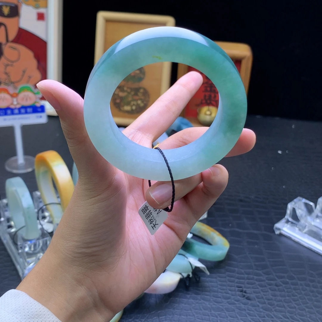 定制翡翠未镶嵌翡翠手镯