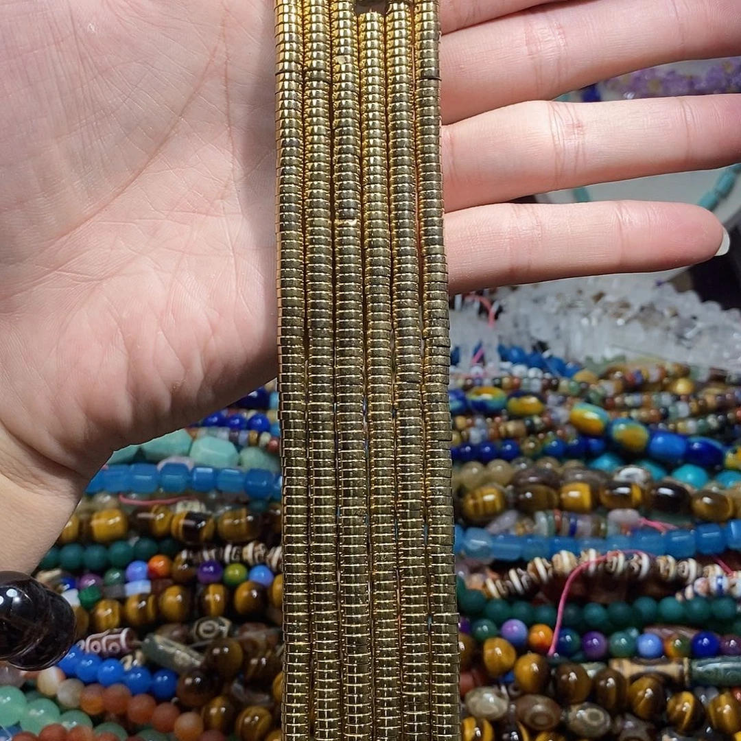 石英质玉未镶嵌，2条黑胆石直切隔片2×6mm，