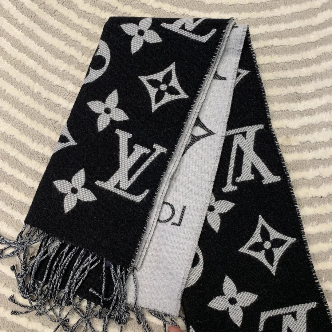 99新 LouisVuitton/路易威登 120025 lv黑花羊毛围巾
