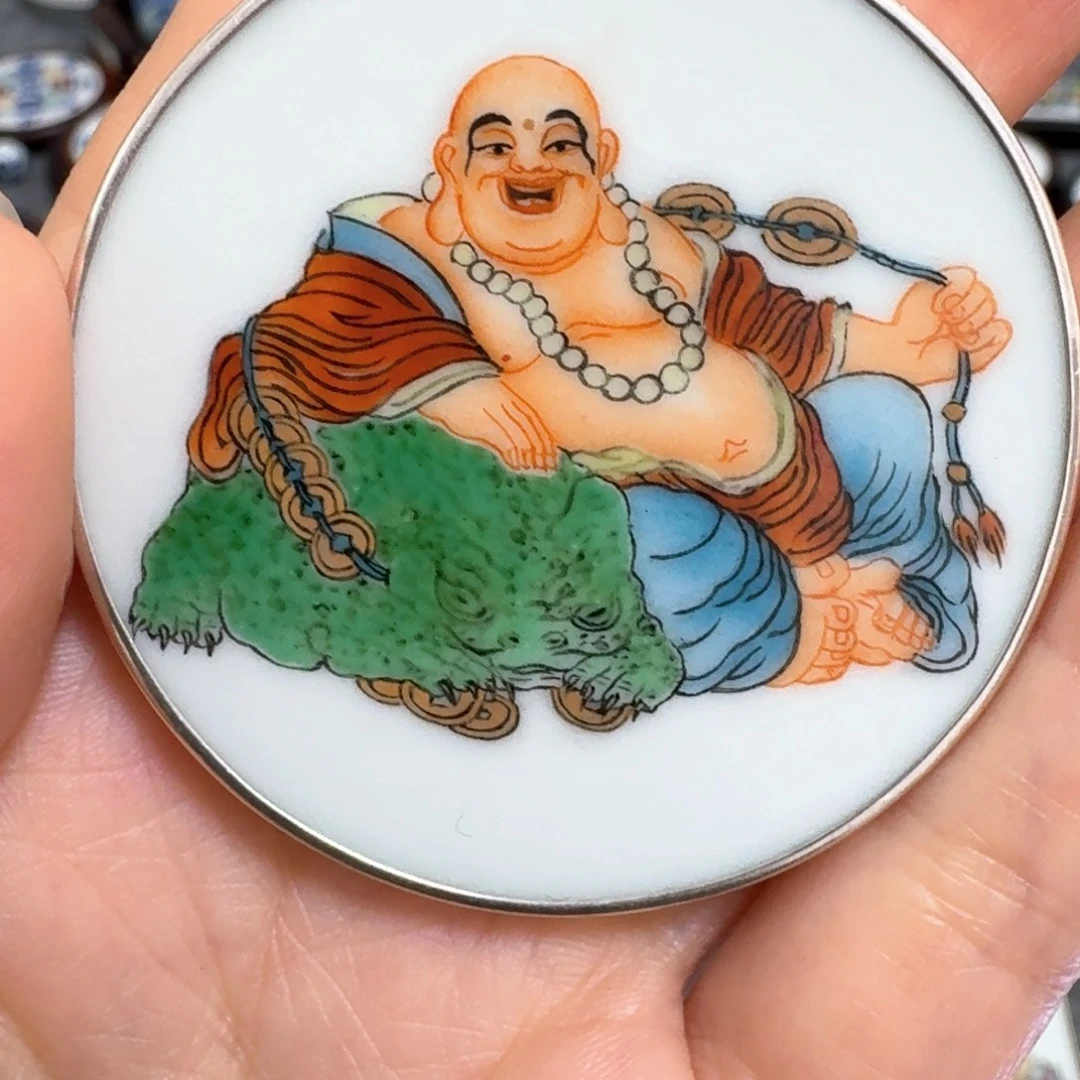 大***遥瓷片粉彩纯银弥勒佛挂件