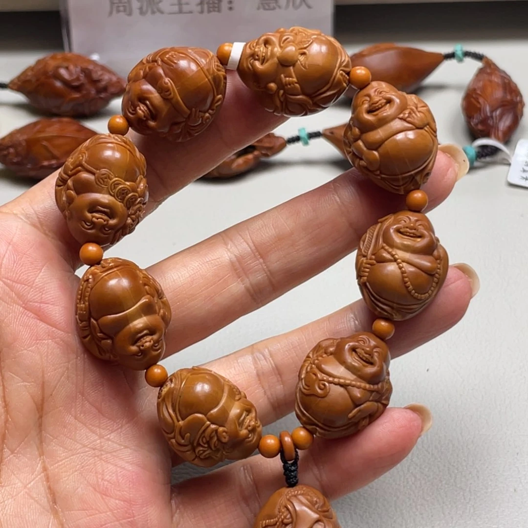 吊坠橄榄核鲨鱼背弥勒
