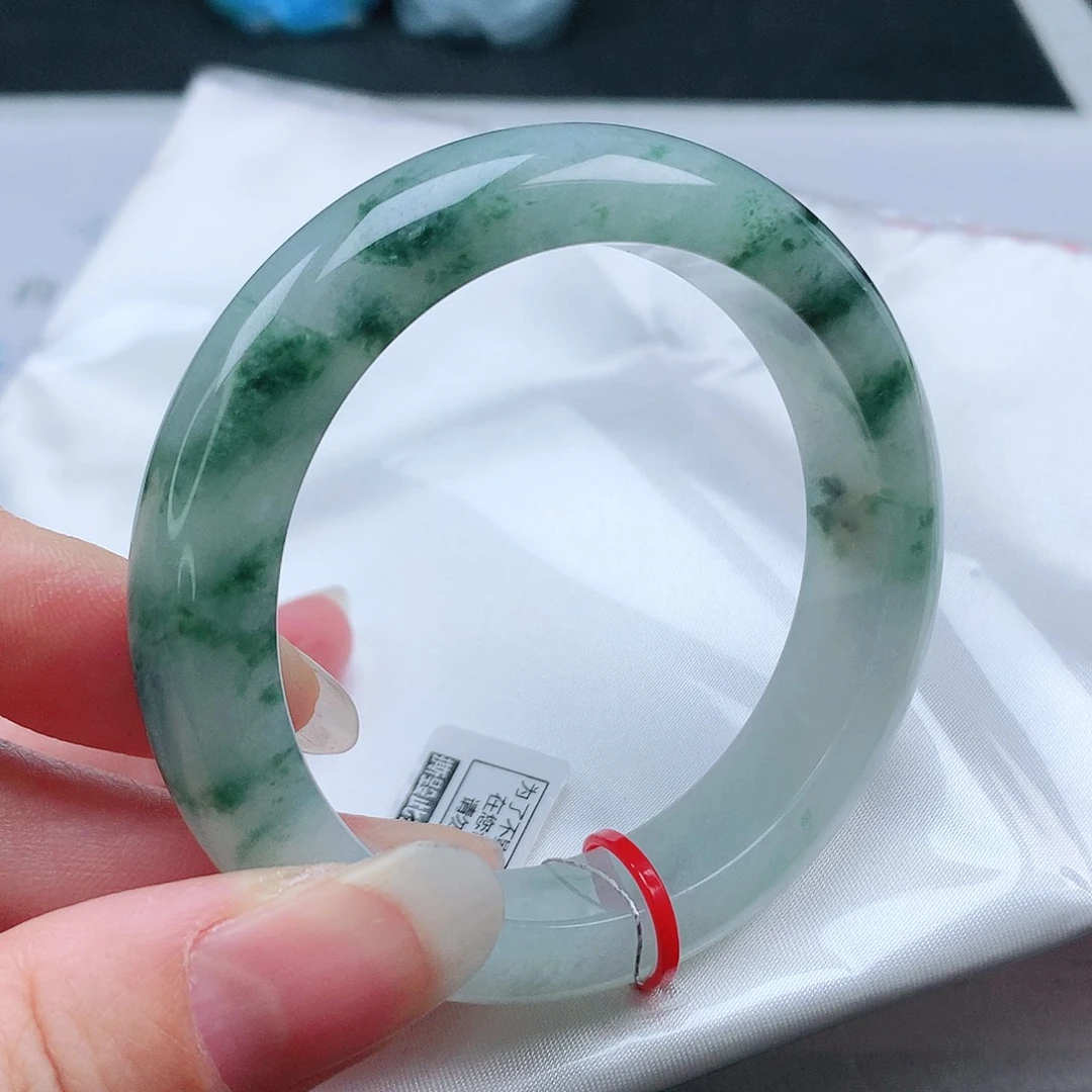 翡翠手镯未镶嵌53圈