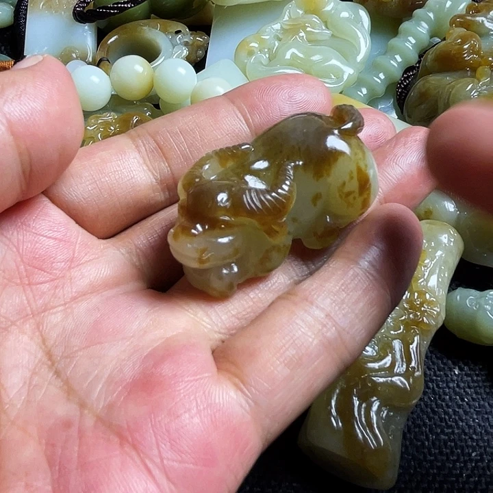 辉***食吊坠(不含链)未镶嵌和田玉