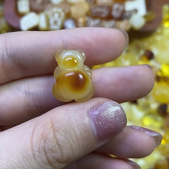 橄榄核吊坠抱抱熊