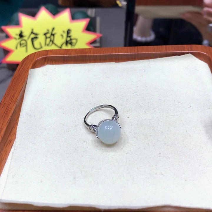 石英质玉颈饰合金