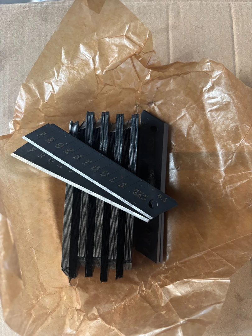 美工刀片100片装通用18mm宽度合金钢黑刀片