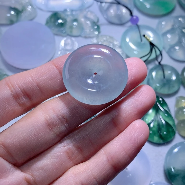 翡翠颈饰未镶嵌扣