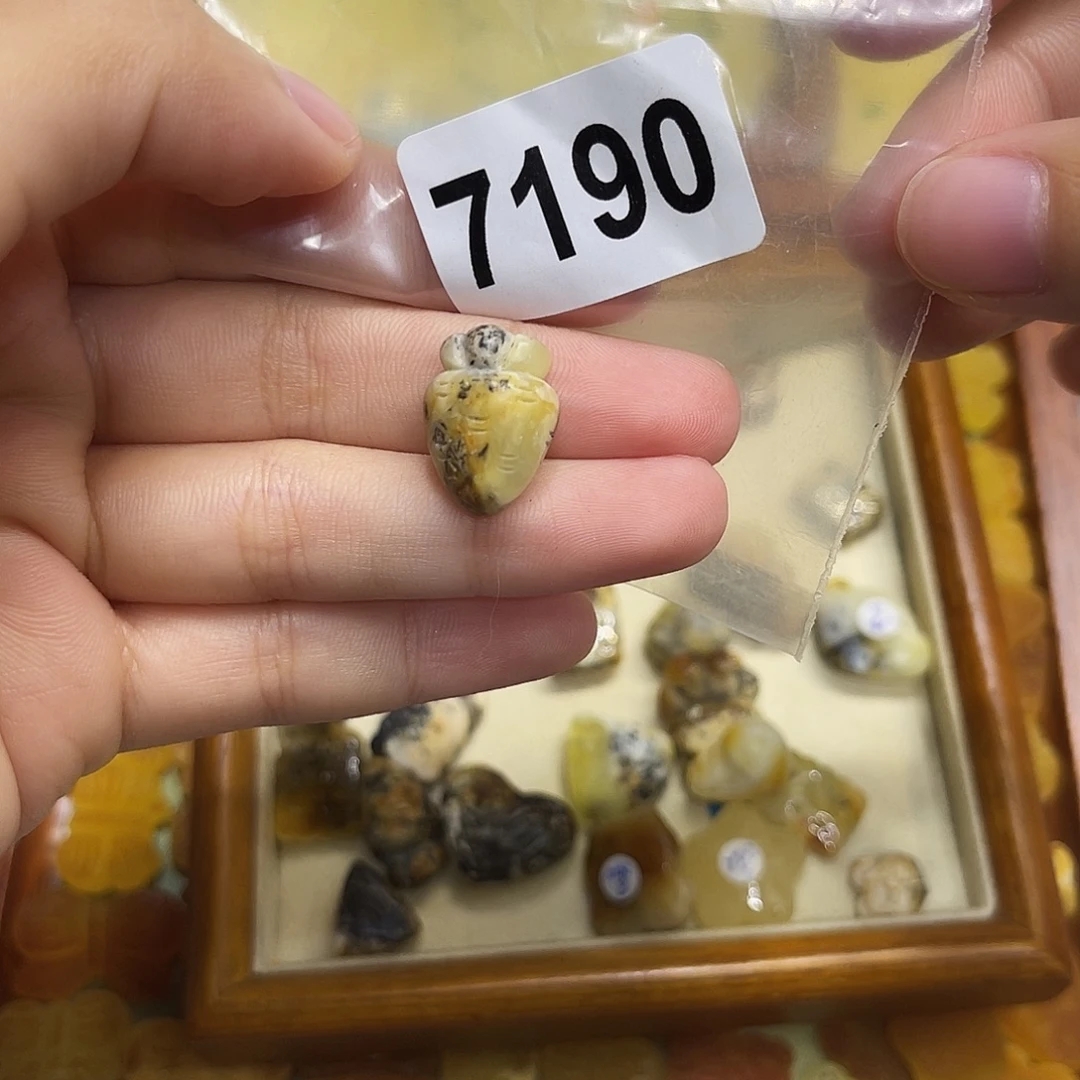 琥珀未镶嵌珠宝奇石