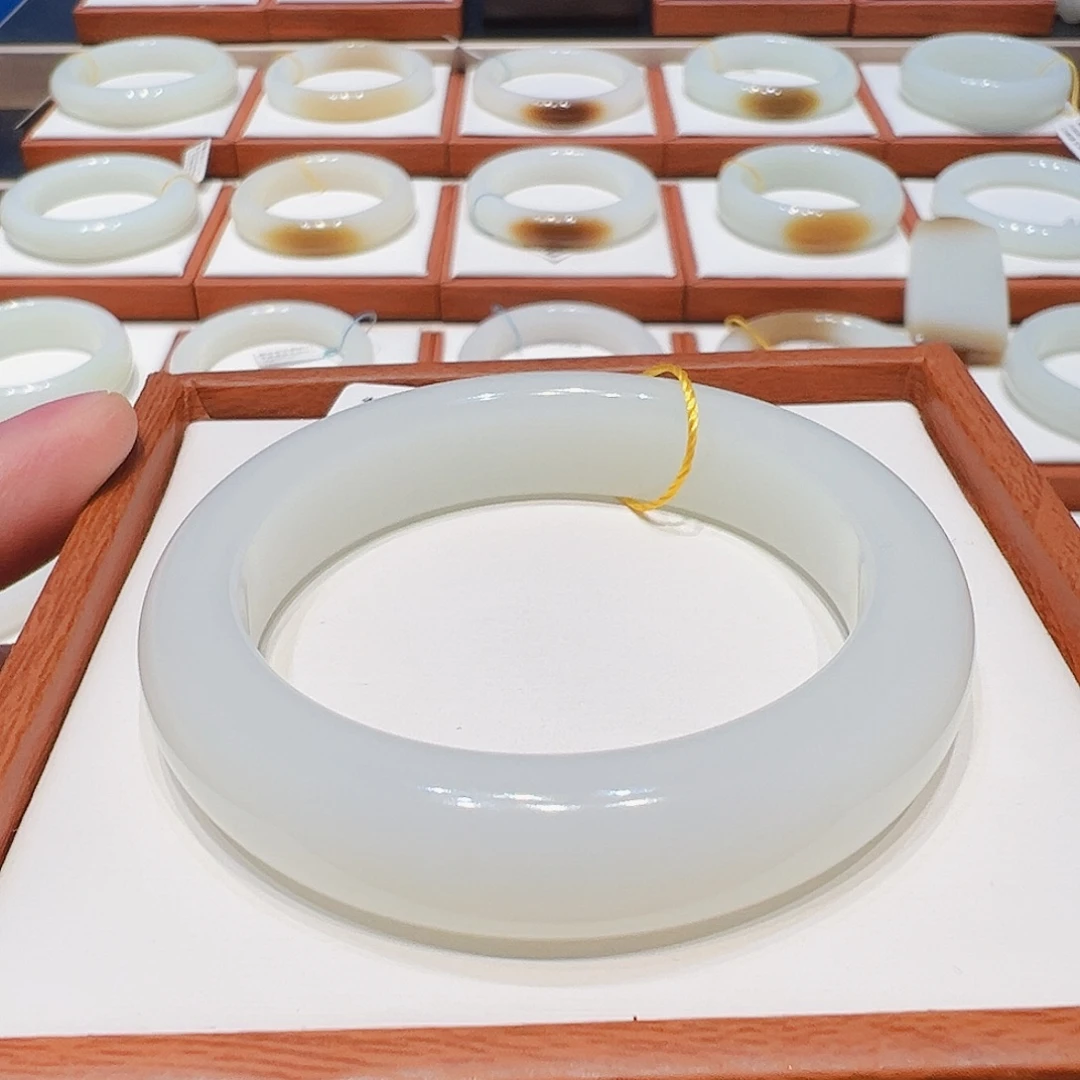 和田玉未镶嵌手镯羊脂白玉