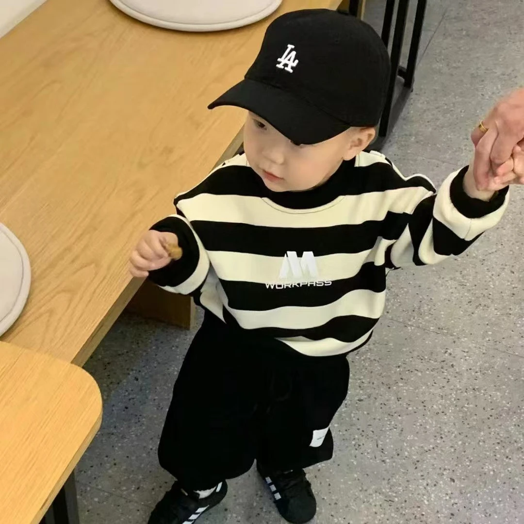 男宝痞帅条纹套装春秋季2025新款儿童少爷卫衣卫裤两件套