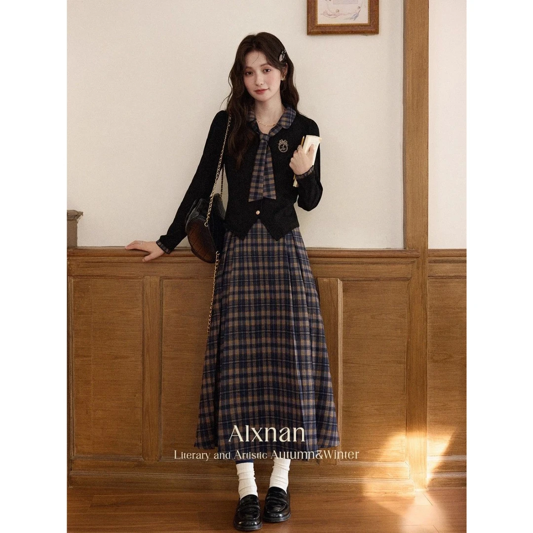 学院风时尚减龄黑色长袖T恤上衣女秋季格纹宽松显瘦半身裙两件套