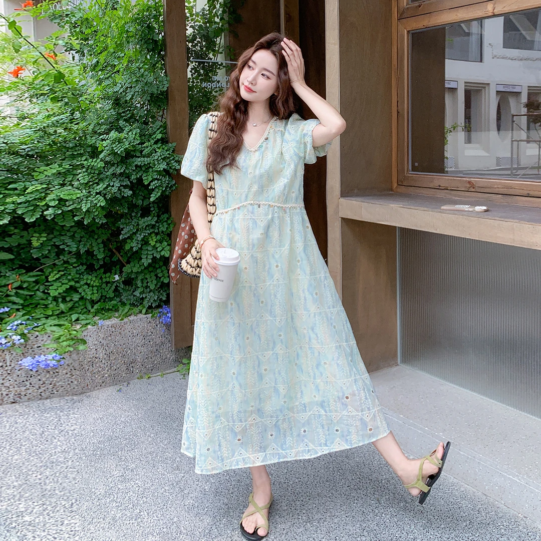法式独特漂亮方领碎花连衣裙女2025夏季温柔风气质绝美泡泡袖长裙