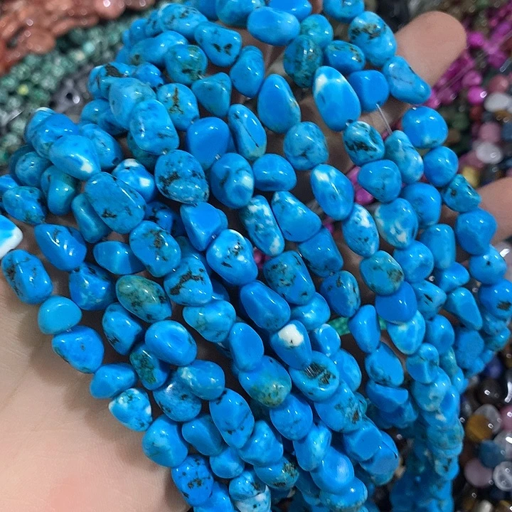 一条暴力蓝松石随行