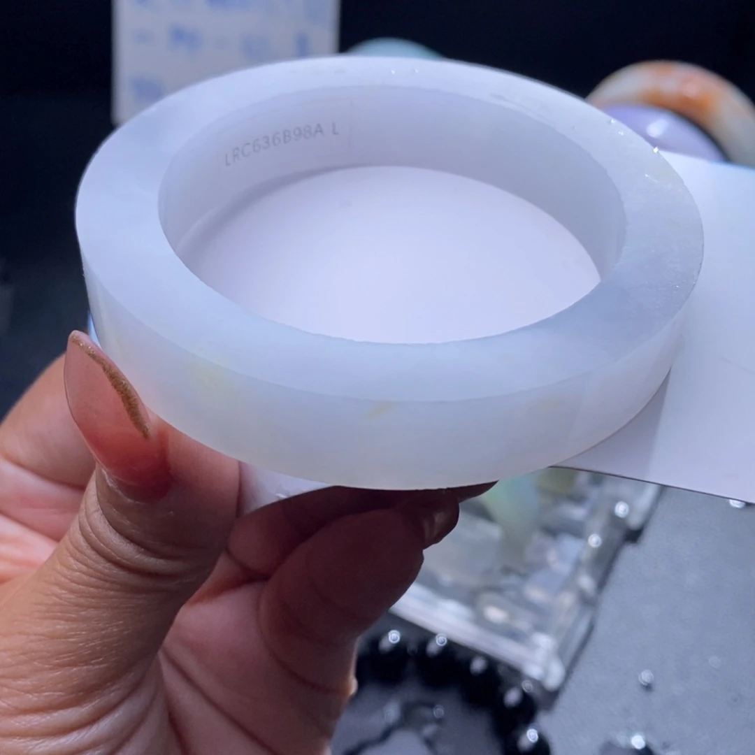 定制翡翠未镶嵌翡翠手镯