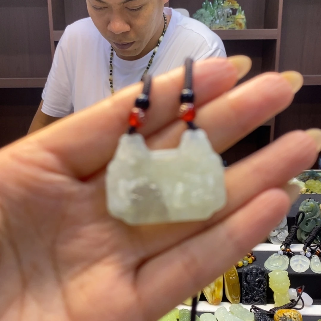 未镶嵌蛇纹石玉颈饰