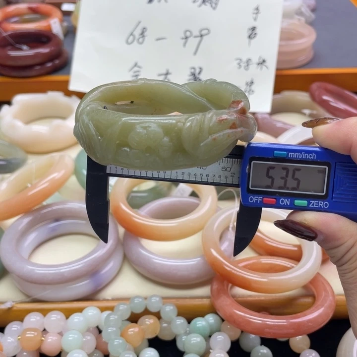 未镶嵌石英岩玉珠宝奇石
